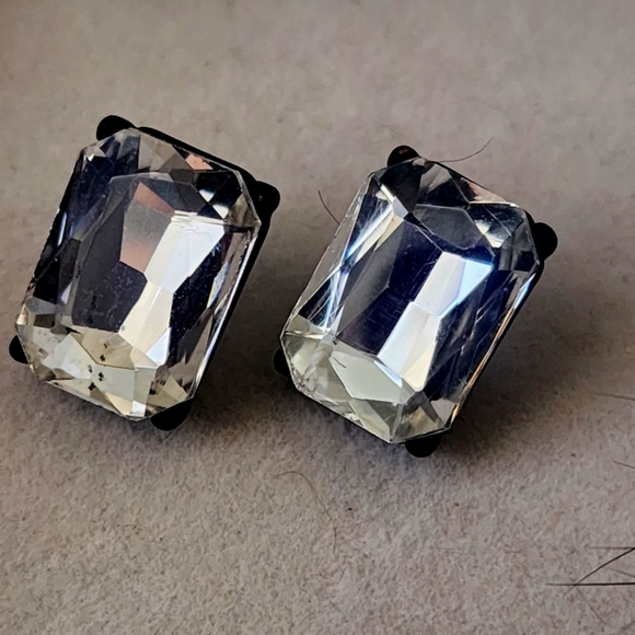 Unique Vintage Real Fur 3 Strand Necklace Earrings Set - Picture 4 of 7